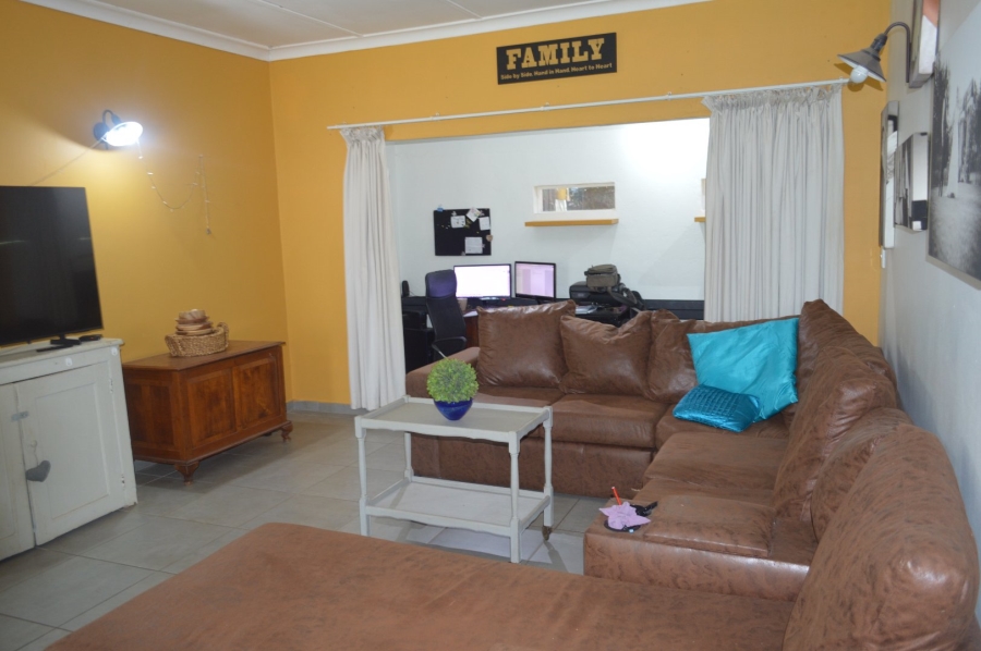 4 Bedroom Property for Sale in Flamwood North West